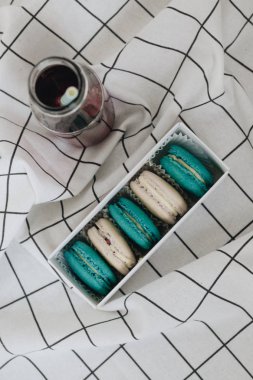 kompozisyon kumaş, tatlı tatlı üzerine lezzetli macaroons 