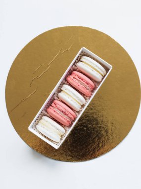 hediye kutusunda, tatlı tatlı lezzetli macaroons bileşimi 