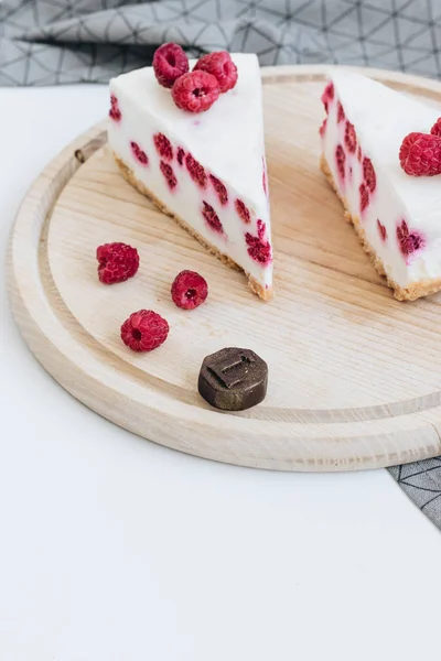 Два Шматочки Смачного Торта Малиною Солодкий Десерт — стокове фото