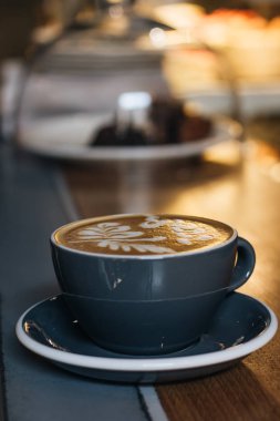 kahve latte sanat, sabah içki ile 