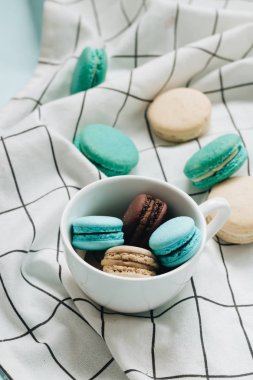 kompozisyon Kupası tablo, tatlı tatlı lezzetli macaroons 