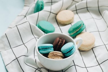 kompozisyon Kupası tablo, tatlı tatlı lezzetli macaroons 