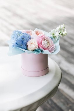 güzel bahar buket ihale pembe çiçekler, zarif çiçek dekorasyon ile 