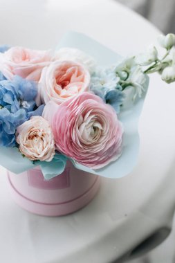 güzel bahar buket ihale pembe çiçekler, zarif çiçek dekorasyon ile 