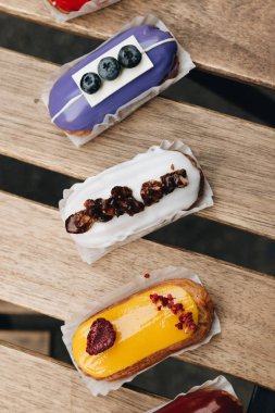 sır ile lezzetli tatlılar kümesi renkli tatlı 