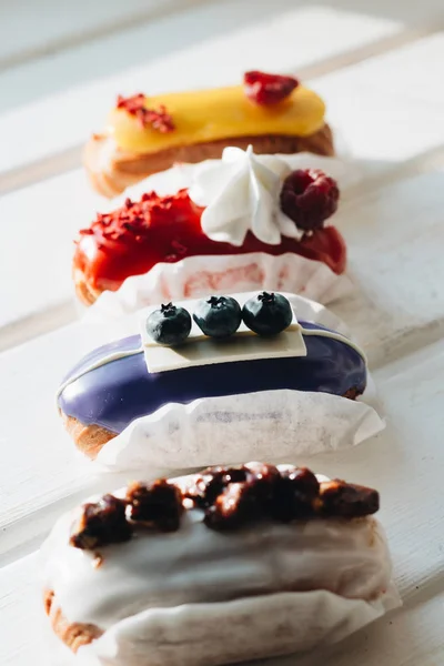Set Köstlicher Süßigkeiten Mit Glasur Buntes Dessert — Stockfoto