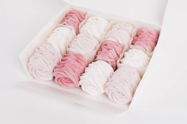 pembe ve beyaz zephyr kutusunda, tatlı tatlı bileşimi 