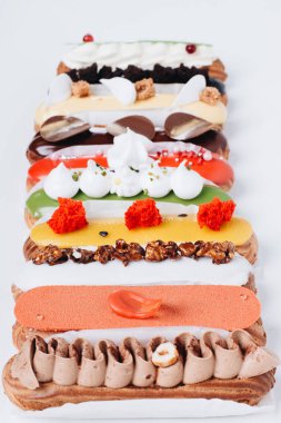 sır ile lezzetli tatlılar kümesi renkli tatlı 