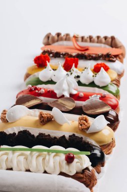 sır ile lezzetli tatlılar kümesi renkli tatlı 