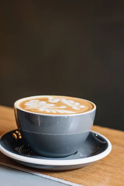 杯咖啡配拿铁艺术 — 图库照片