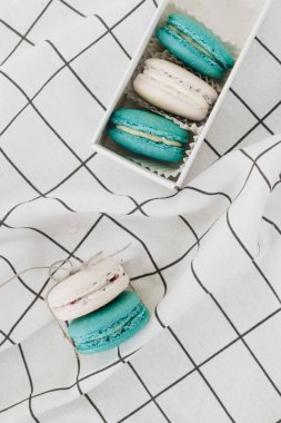 kompozisyon üzerinde masa örtüsü, tatlı tatlı lezzetli macaroons 
