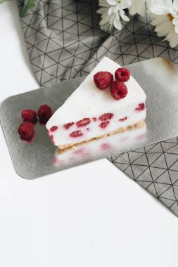 ahududu, tatlı tatlı ile lezzetli kek parçası 