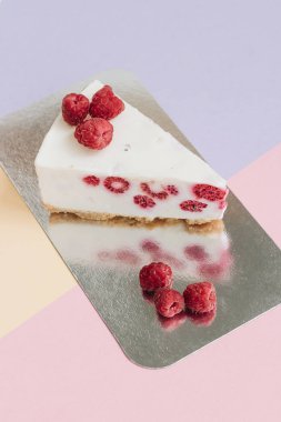 ahududu, tatlı tatlı ile lezzetli kek parçası 