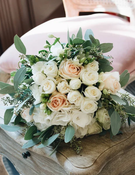 Yumuşak çiçekli güzel bahar buketi