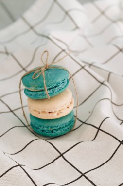 kompozisyon üzerinde masa örtüsü, tatlı tatlı lezzetli macaroons 