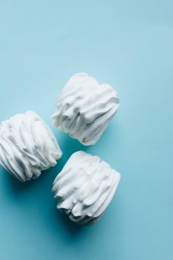 ışık arka plan üzerinde lezzetli tatlı şekerleme