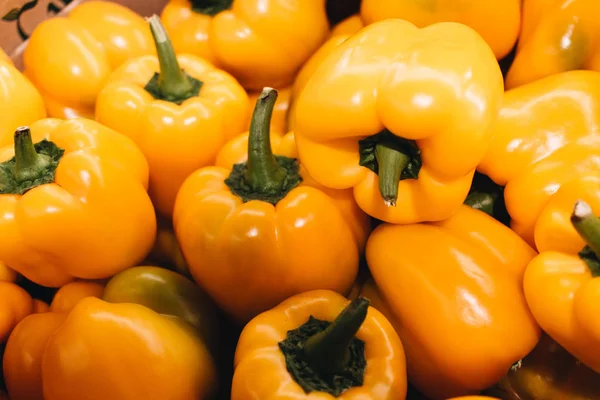 Tumpukan Paprika Paprika Segar Kuning Makanan Latar Belakang — Stok Foto