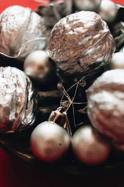Gümüş Toplar Baubles Ile Noel Dekorasyon — Stok fotoğraf