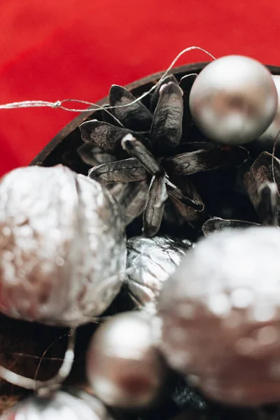 Gümüş Toplar Baubles Ile Noel Dekorasyon — Stok fotoğraf