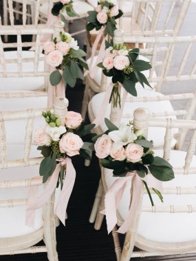 çiçek, düğün tarzı ile dekore edilmiş koltukları