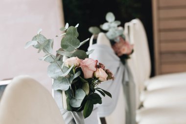 çiçek, düğün tarzı ile dekore edilmiş koltukları