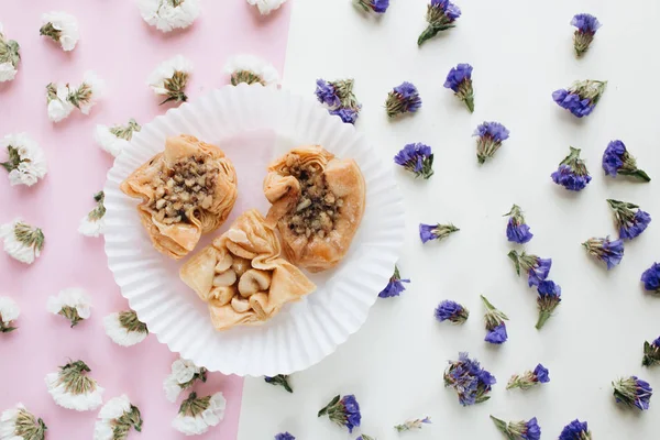 Sladký Zákusek Baklava Pečivo Vrstev Filo Naplněné Sekanými Ořechy Slazené — Stock fotografie