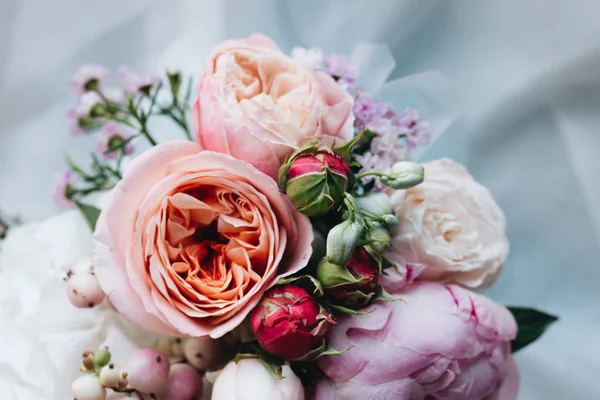 Beau Bouquet Printemps Avec Des Fleurs Tendres Roses Blanches — Photo