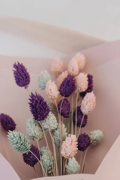 Schöner Strauß Mit Exotischen Trockenen Blumen — Stockfoto