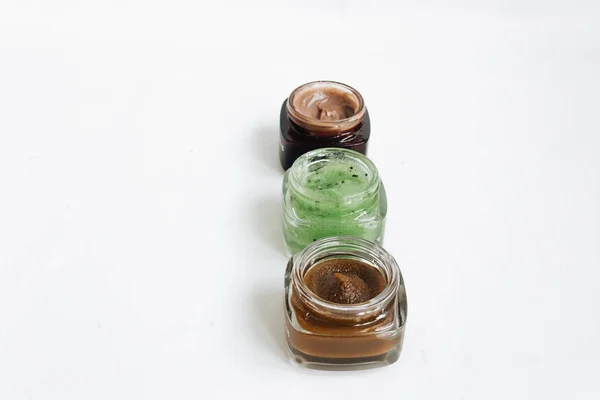 Auswahl Verschiedener Marmeladen Kleinen Gläsern Auf Weißem Hintergrund — Stockfoto