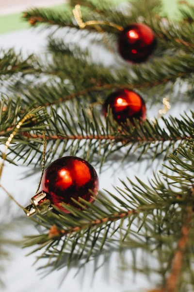 Arbre Noël Décoré Boules Rouges Brillantes — Photo