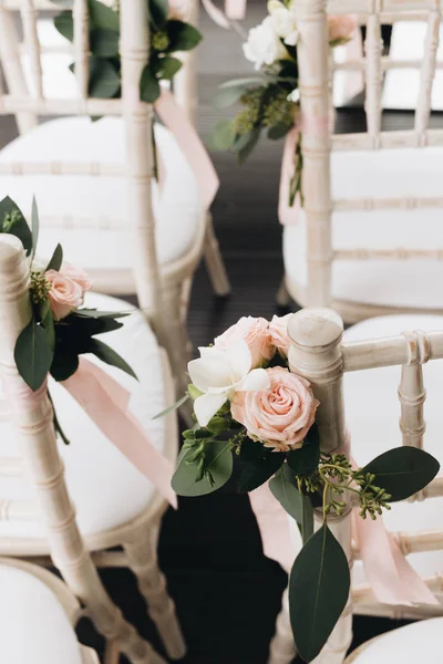 Székek Díszített Virágok Esküvői Stílus — Stock Fotó