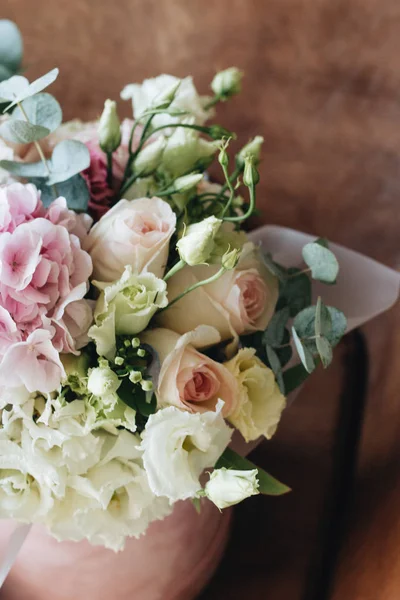 Bellissimo Bouquet Primaverile Con Fiori Teneri Rosa — Foto Stock