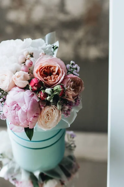 Hermoso Ramo Primavera Con Flores Tiernas Color Rosa — Foto de Stock