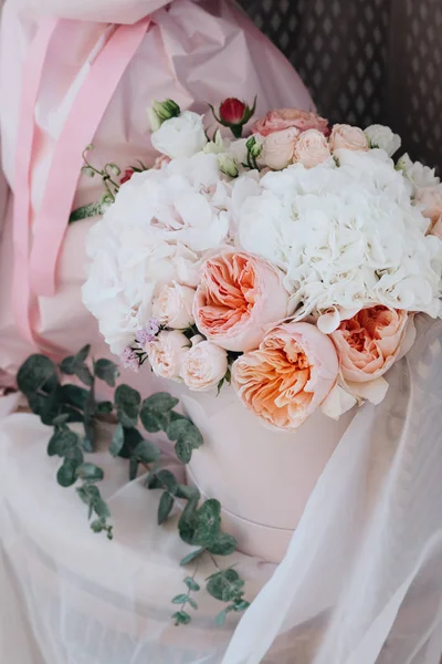 Vacker Vårbukett Med Mjuka Blommor — Stockfoto