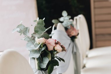 çiçek, düğün tarzı ile dekore edilmiş koltukları