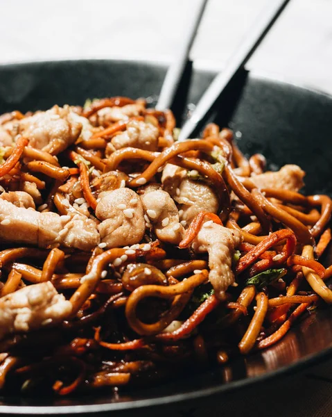 Deliziose Tagliatelle Piccanti Con Carne Pentola Cibo Tradizionale Asiatico — Foto Stock