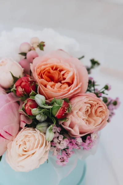 Hermoso Ramo Primavera Con Tiernas Flores Caja — Foto de Stock