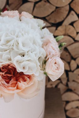 Yumuşak çiçekli güzel bahar buketi 