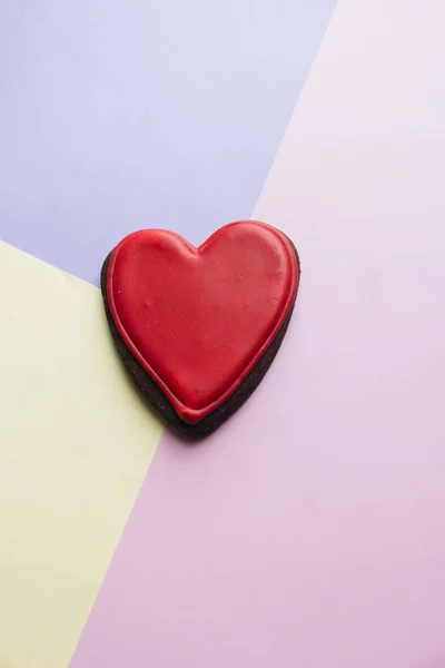 Biscoito Forma Coração Com Esmalte Vermelho — Fotografia de Stock
