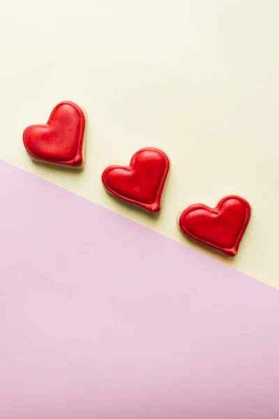 Galletas Forma Corazón Con Esmalte Rojo —  Fotos de Stock