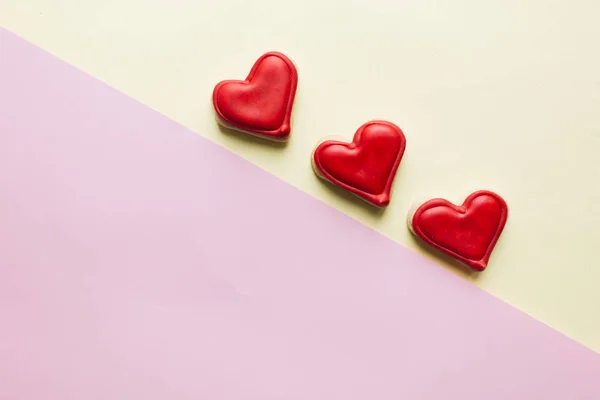 Galletas Forma Corazón Con Esmalte Rojo — Foto de Stock