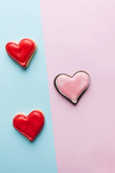 Biscoitos Forma Coração Com Esmalte Vermelho — Fotografia de Stock