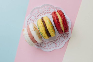 kompozisyon lezzetli parlak macaroons, tatlı tatlı 