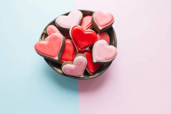 Bol Avec Biscuits Forme Coeur Avec Glaçure Rouge — Photo
