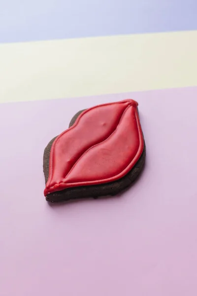 Galleta Forma Labios Rojos Femeninos Con Esmalte Rojo — Foto de Stock