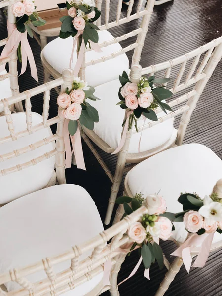 çiçek, düğün tarzı ile dekore edilmiş koltukları