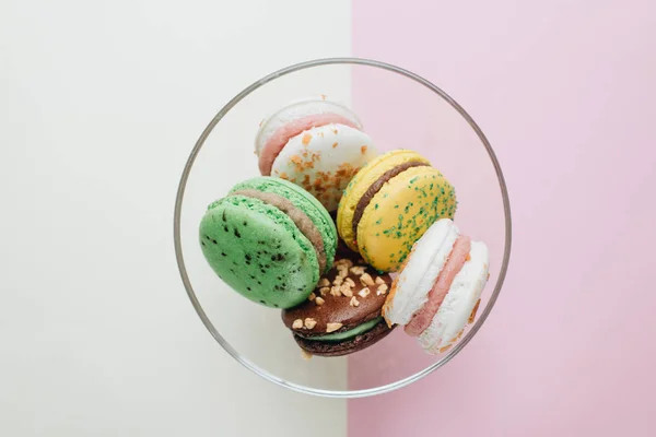 Komposition Von Köstlichen Hellen Makronen Schüssel Süßes Dessert — Stockfoto