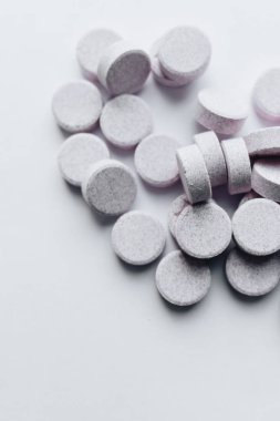 Beyaz arka planda scatterded haplar