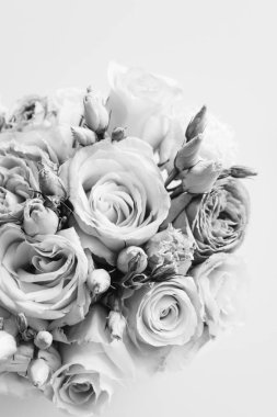 güzel bahar buket ihale çiçekler, siyah ve beyaz
