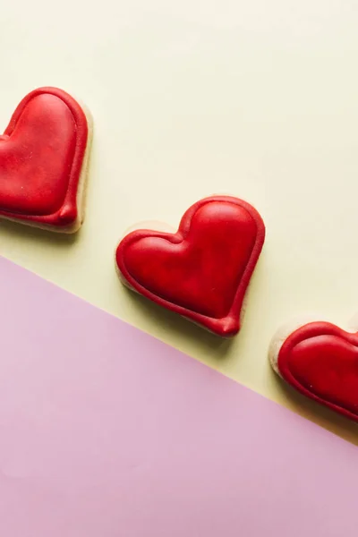 Galletas Forma Corazón Con Esmalte Rojo —  Fotos de Stock